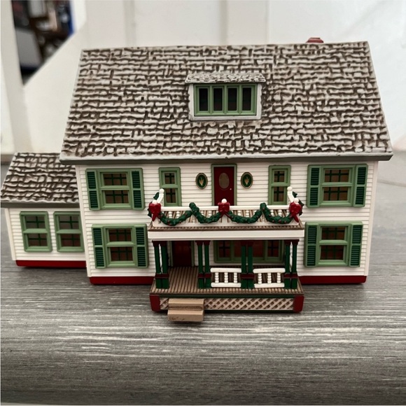 Hallmark Other - Sarah Plain and Tall Collection Festive Holiday House Decor with Green Accents